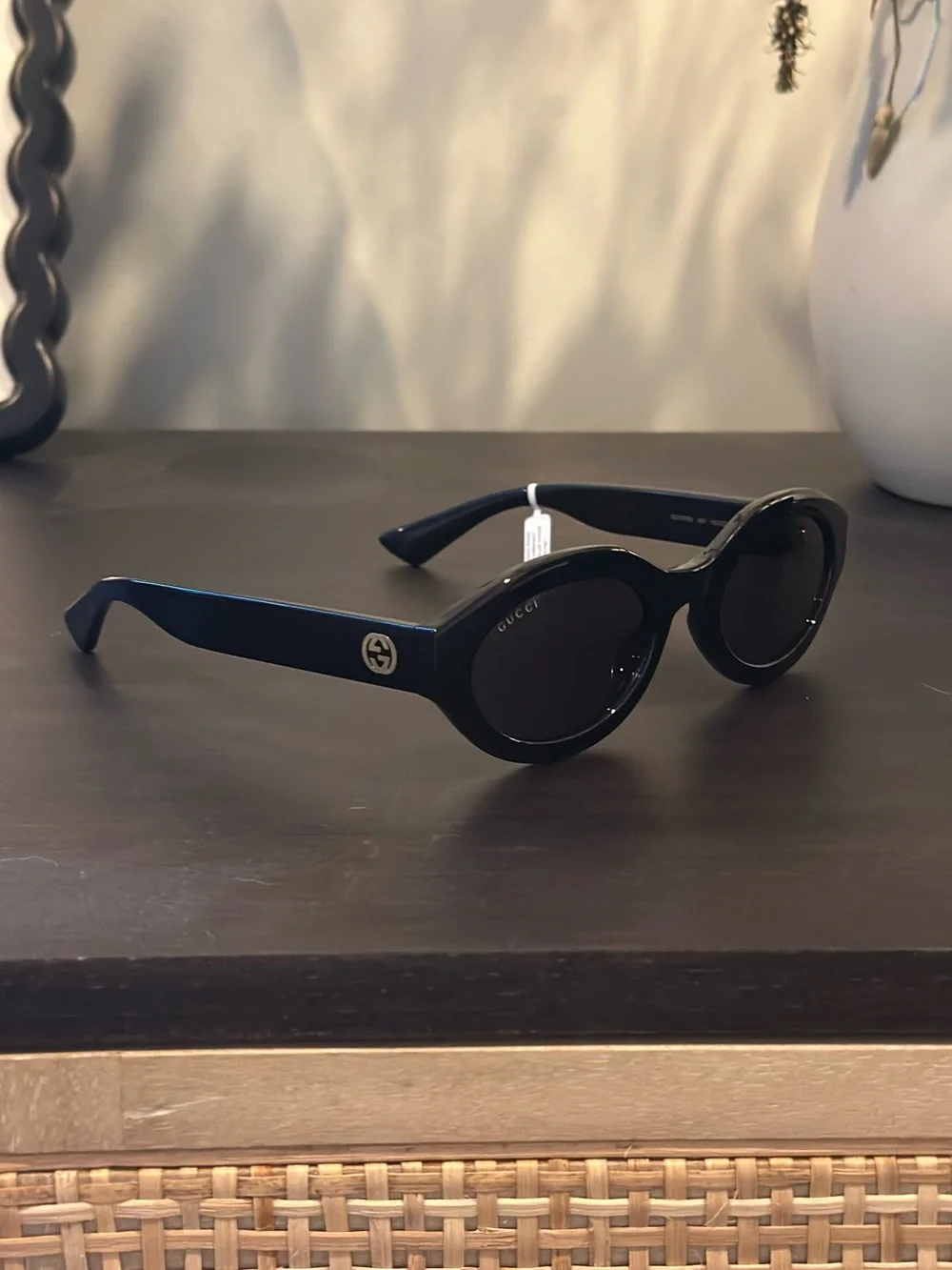 Gucci sleek oval